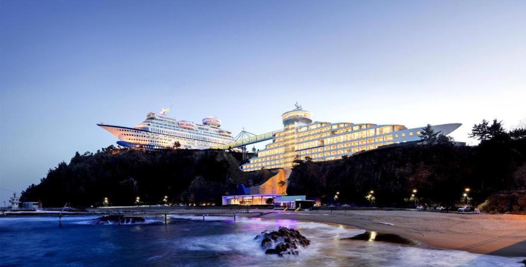 Sun Cruise Resort And Yacht Kosong-dong Exterior photo