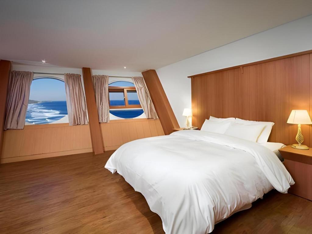 Sun Cruise Resort And Yacht Kosong-dong Exterior photo