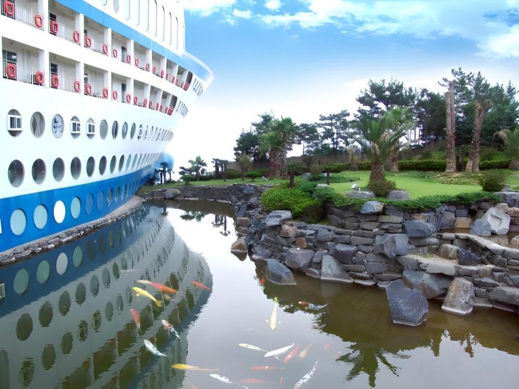 Sun Cruise Resort And Yacht Kosong-dong Exterior photo