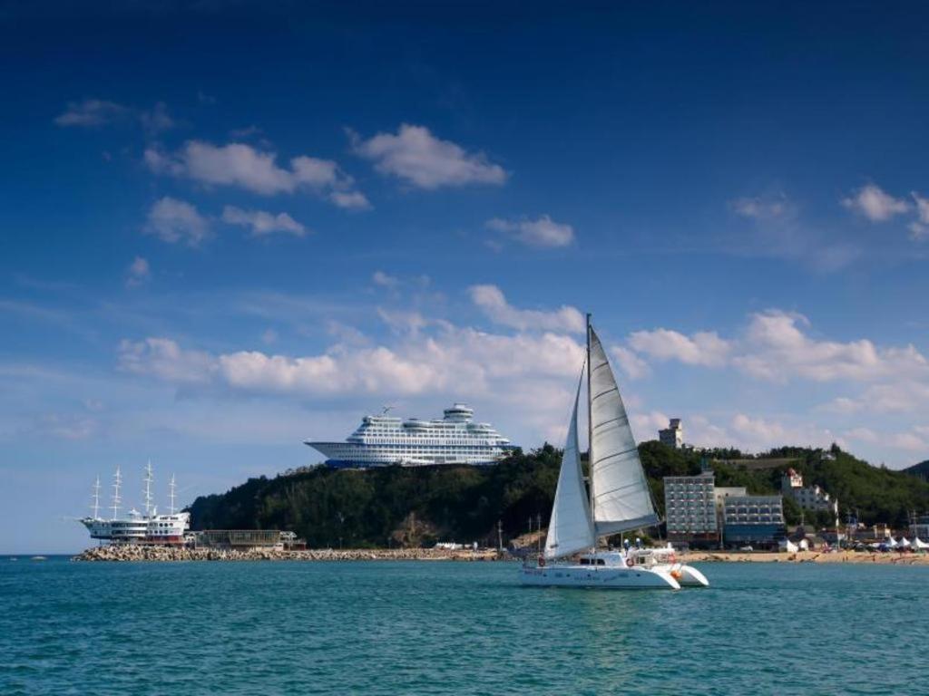 Sun Cruise Resort And Yacht Kosong-dong Exterior photo