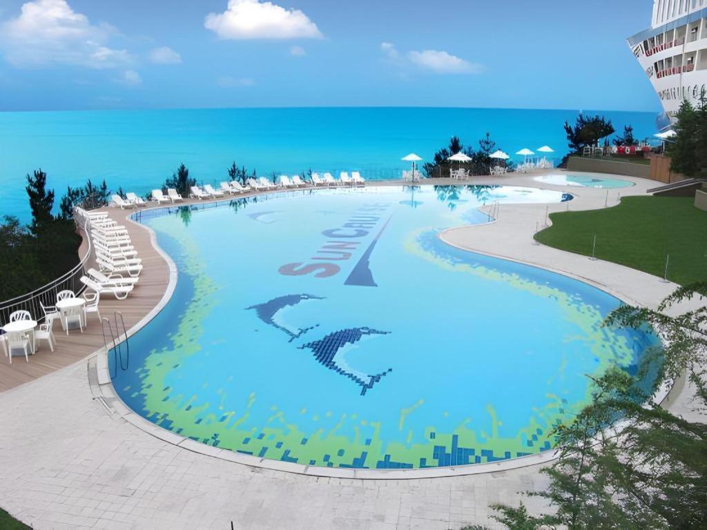 Sun Cruise Resort And Yacht Kosong-dong Exterior photo